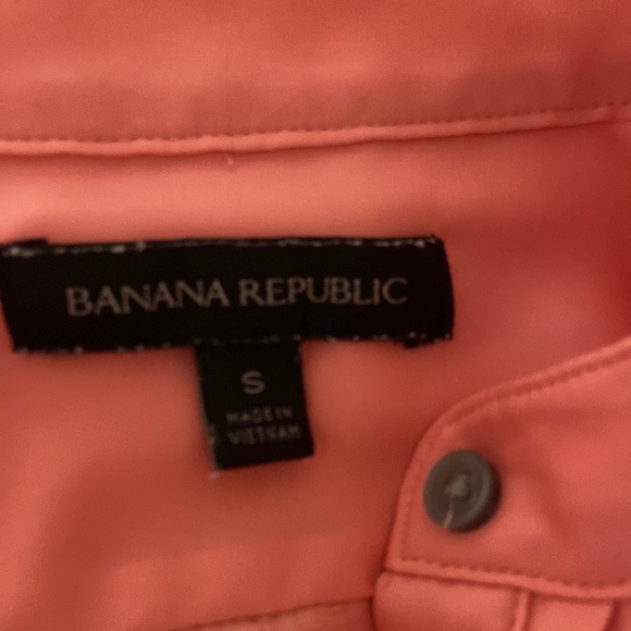 Selling a bundle of (4) banana republic blouses in excellent condition! - Picture 4 of 10